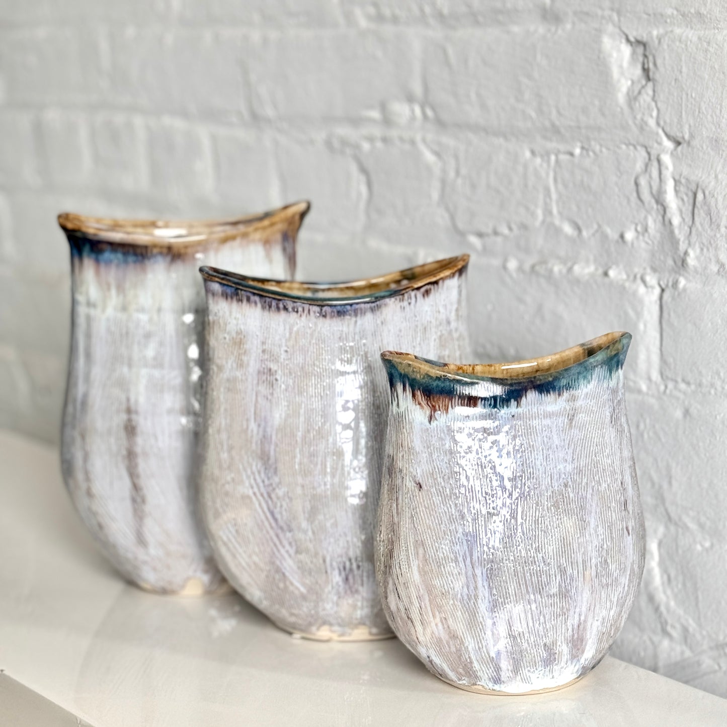 Textured White Tulip Vase Dark Rim