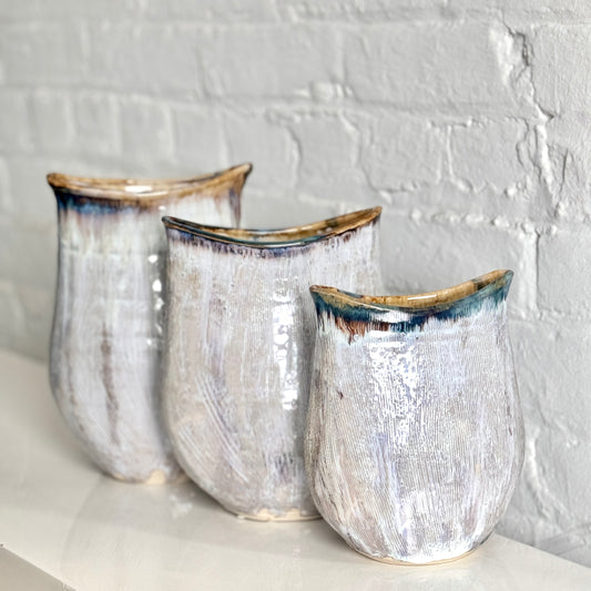 Textured White Tulip Vase Dark Rim